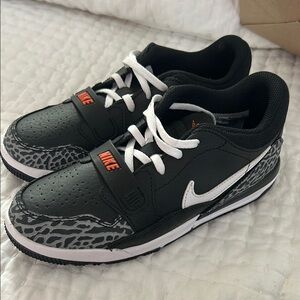 Nike Air Jordan Legacy 312 Kids Black and White low Sneakers